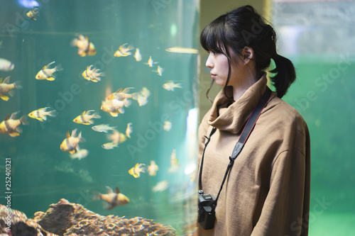 水族館の女性 photo