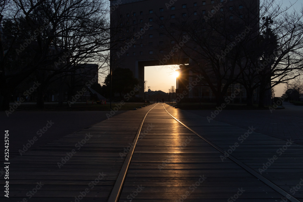 【横浜シルエットシリーズ】日の出と横浜汽車道とシルエット