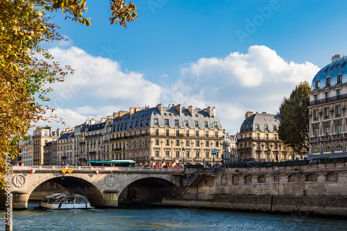 Blick über die Seine in Paris, Frankreich