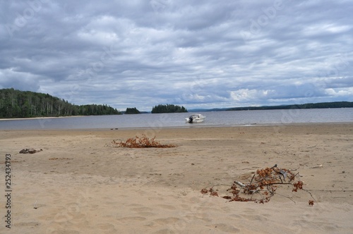 Réservoir Taureau et une de ses magnifiques plages, Québec, Canada