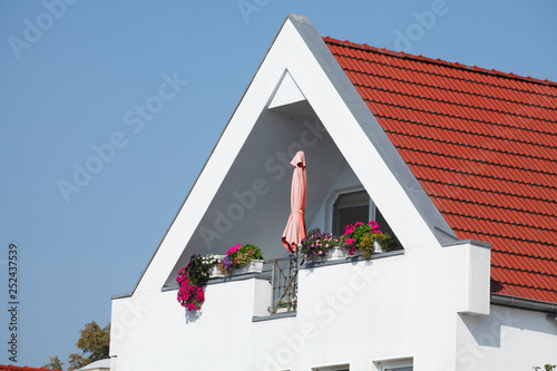 Plakat Modernes Wohngebäude, Einfamilienhaus,