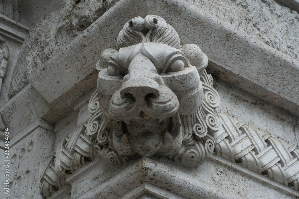 sculpture of lion