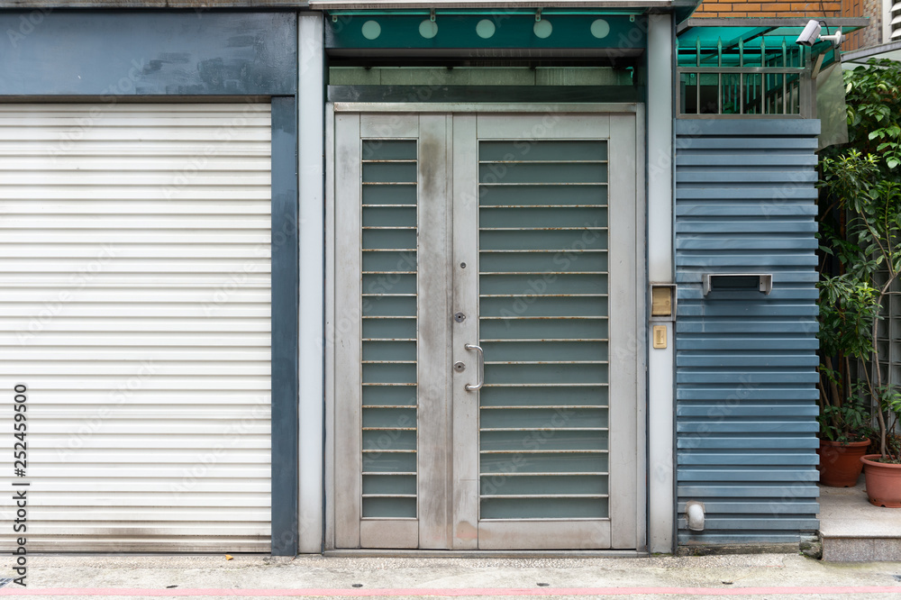 Fototapeta premium sidewalk by street wall & door