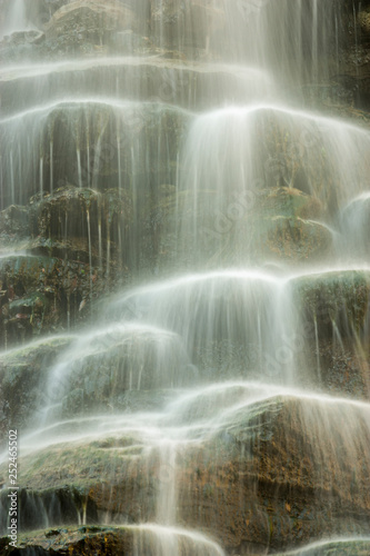 Cascata con scie d acqua