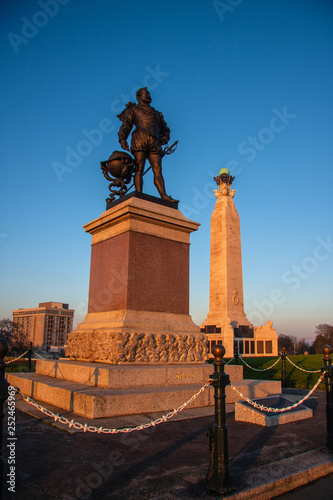 Francis Drake statue Plymouth photo