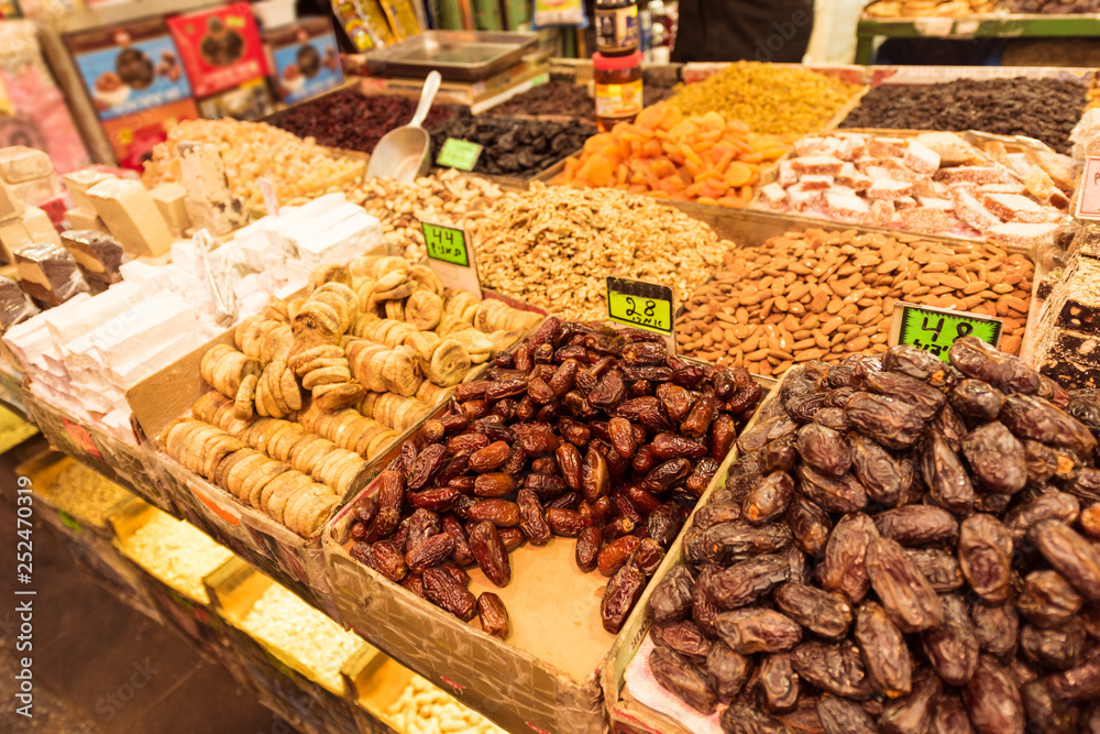 Obraz premium Fruit Stall, Mahane Yehuda Market, Jerusalem, Israel, Middle East