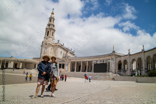Quadro em tela Turistas em Fatima