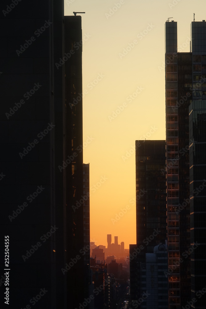 Naklejka premium sunset city at night