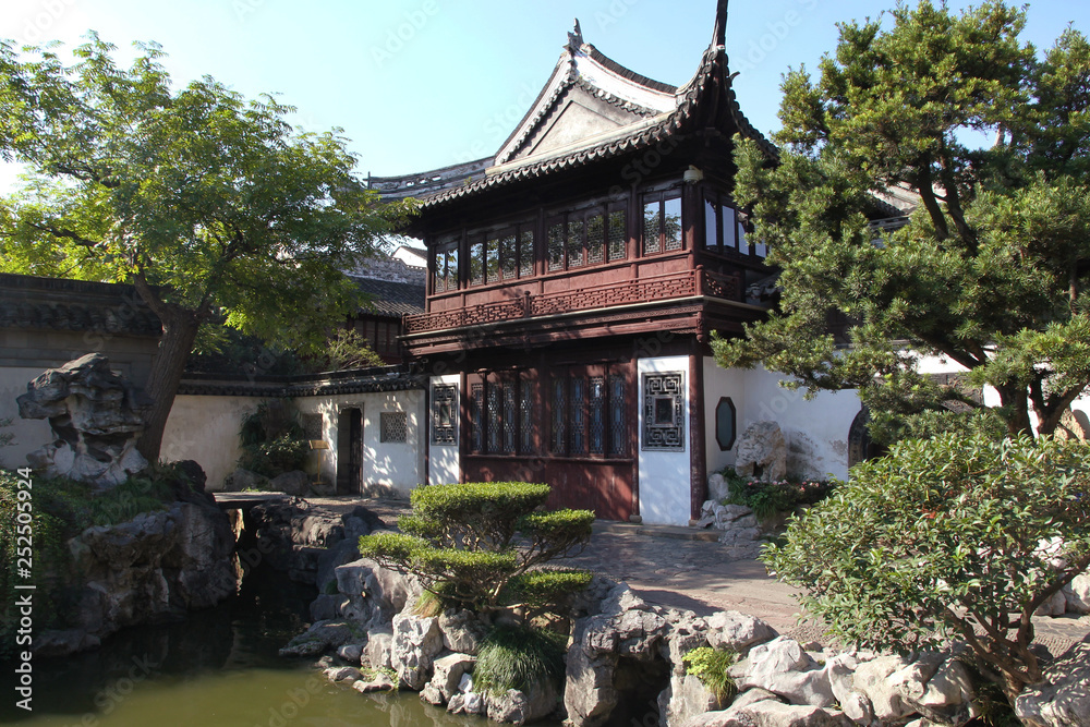 Chinese temple in Shanghai (Yu garden) Chinese temple in Shanghai (Yu garden)