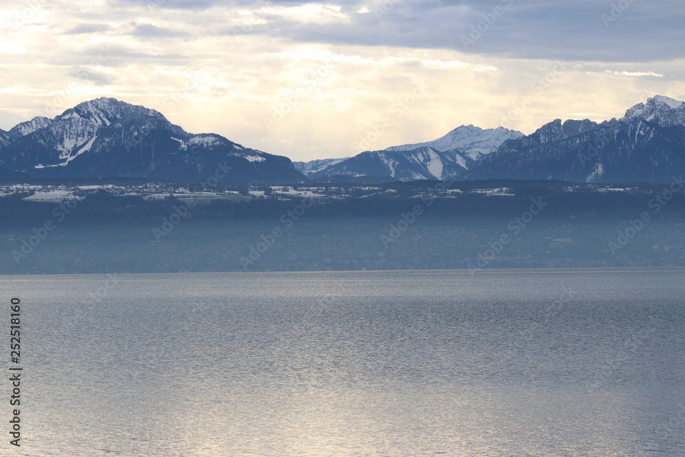 Lac Léman et Alpes