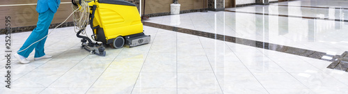 Quadro em tela Floor care with washing machine in office lobby