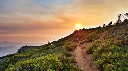 Deken met foto Kamperen Colorful sunrise on the pacific crest trail in southern california near Agua Dulce  © Dustin