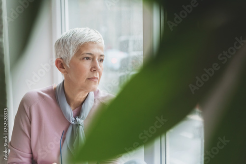 Foto Portrait of worried woman