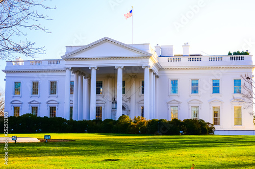 Canvas-taulu The US president residential white house in the nation's capital of Washington D
