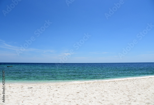 Fototapeta Naklejka Na Ścianę i Meble -  Seascape Beautiful tropical beach in Ko Lipe and clear sea water Satun, Thailand in sunny summer day