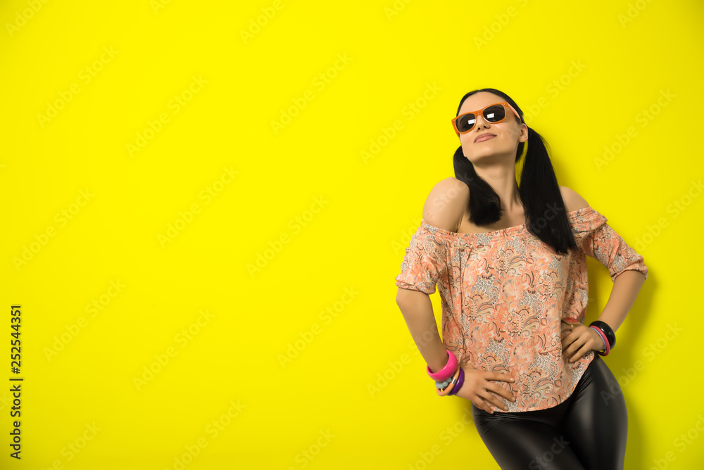 Fototapeta premium Girl with sunglasses