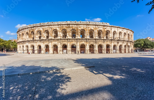 Les arènes de Nîmes, Gard, France  photo