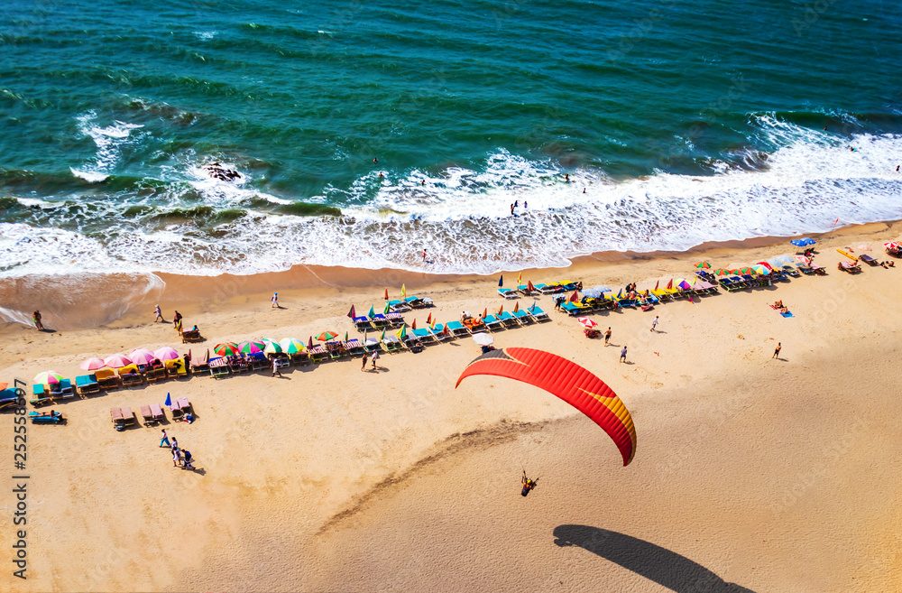 Paragliding on the beach of Arambol in Goa,India - obrazy, fototapety, plakaty 