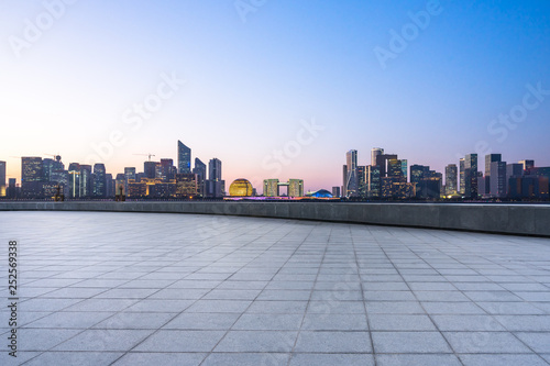 panoramic city skyline © THINK b