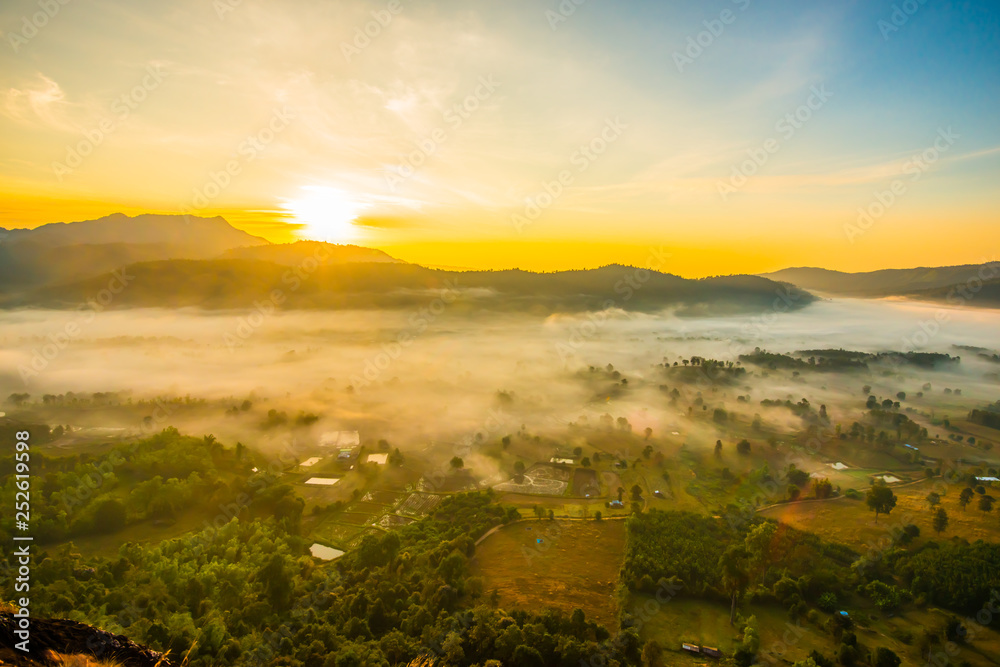Obraz premium City in the mist 29