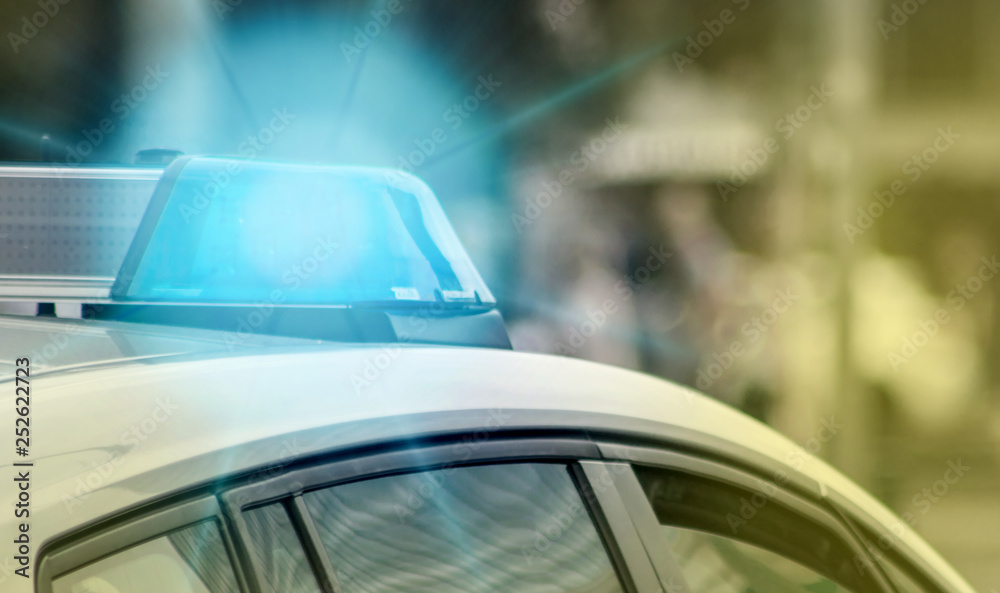 Obraz premium The blue light on a police vehicle