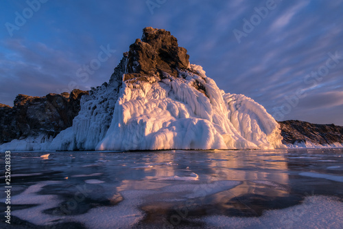 The icy Oltrek island on Lake Baikal © tilpich