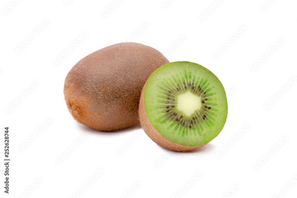 Leckere saftige Kiwi auf weißem Hintergrund isoliert. Leckere saftige Kiwi auf weißem Hintergrund isoliert.