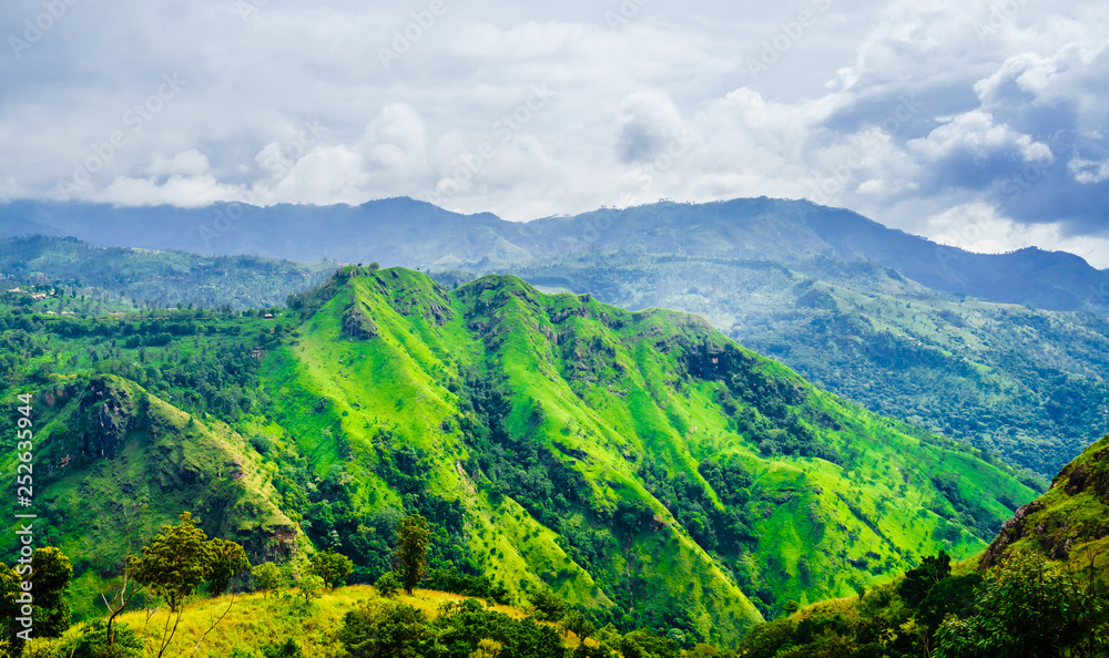 Obraz premium View from the Adams peak to Ella rock, Sri Lanka
