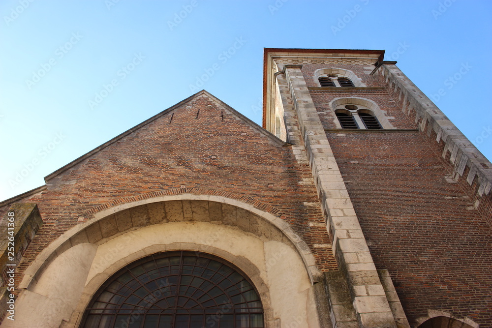 Façade de l'église de saint-Jean-de-Losne