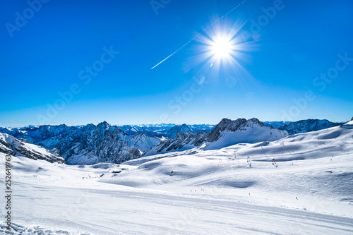 Zugspitze - Herrlicher Blick auf das verschneite Zugspitzblatt
