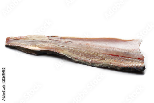 Jesiotr świeże mięso ryby na białym tle.