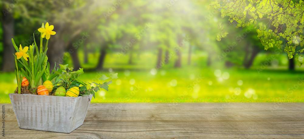 Obraz premium osterdeko auf holztisch