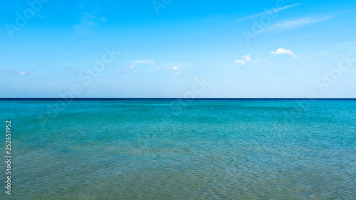 Fototapeta Naklejka Na Ścianę i Meble -  Beautiful tropical sea with clear blue sky background