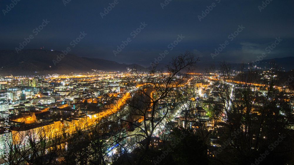 Stadt Graz bei Nacht