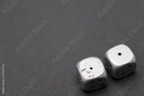 alte silberne Würfel