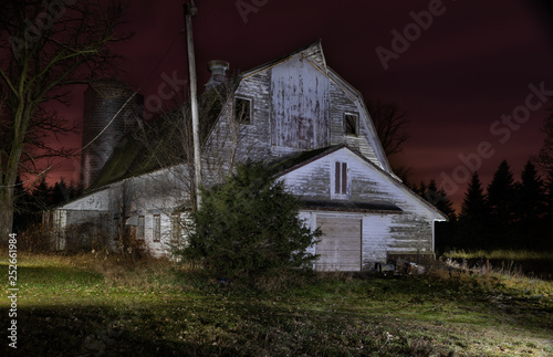 Low key old white barn at night Poster Mural XXL