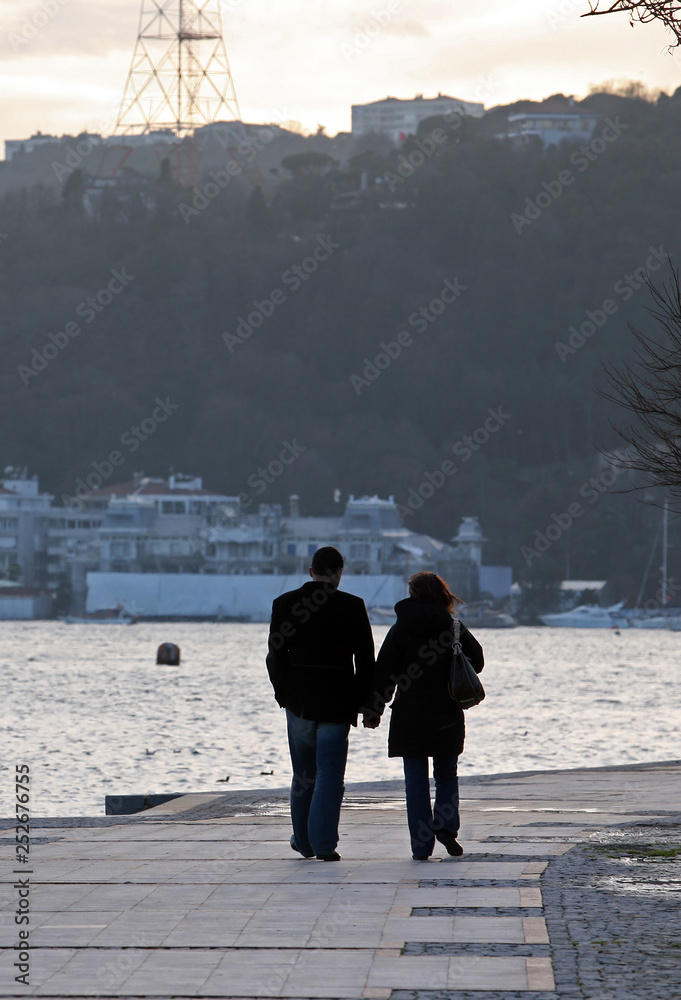 Plakat Lovers walking at Rumeli Fortress Seaside in Bosphorus, Istanbul, Turkey.