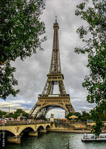 Tour Eiffel on a gloomy day. Paris, France © sforzza