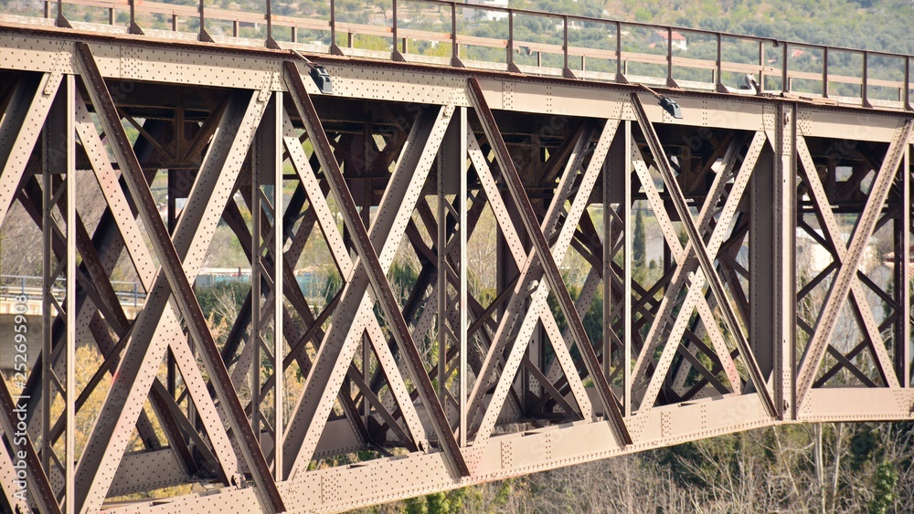 Estructura de un puente de hierro