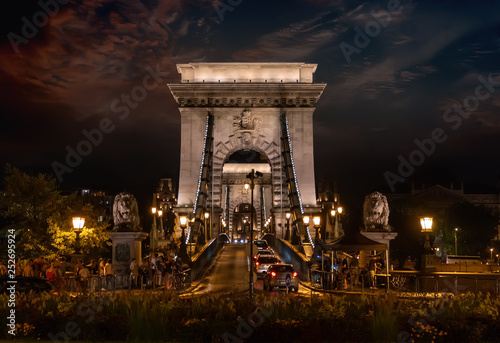 Canvas Print Chain Bridge at sunset