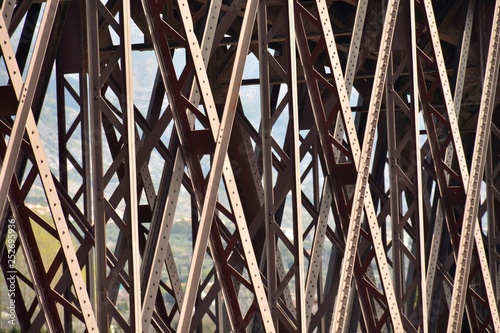 Estructura de un puente de hierro