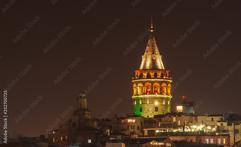 Obraz premium Night view Galata Tower İstanbul cityscape in Turkey, Touristic famous architecture place night scene in Karakoy or beyoglu district in İstanbul