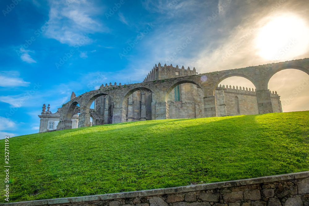 Castelo com arcos