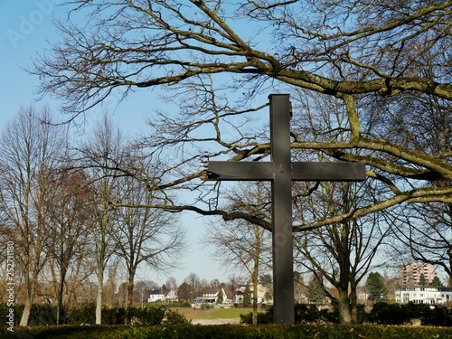 Kreuz im Park von Bonn photo