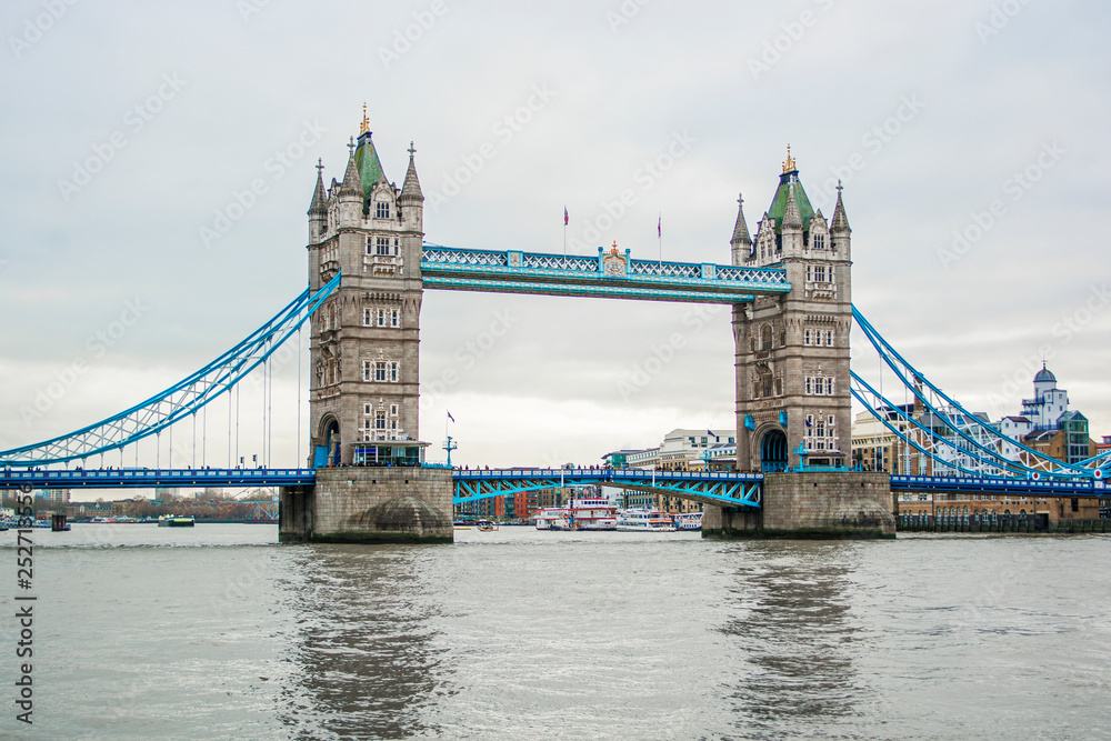 Fototapeta premium Tower Bridge in London (England)
