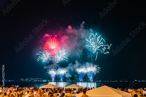 Fogos de artifício do Réveillon (ano novo) na Praia de Icaraí, em Niterói, Rio de Janeiro, Brasil