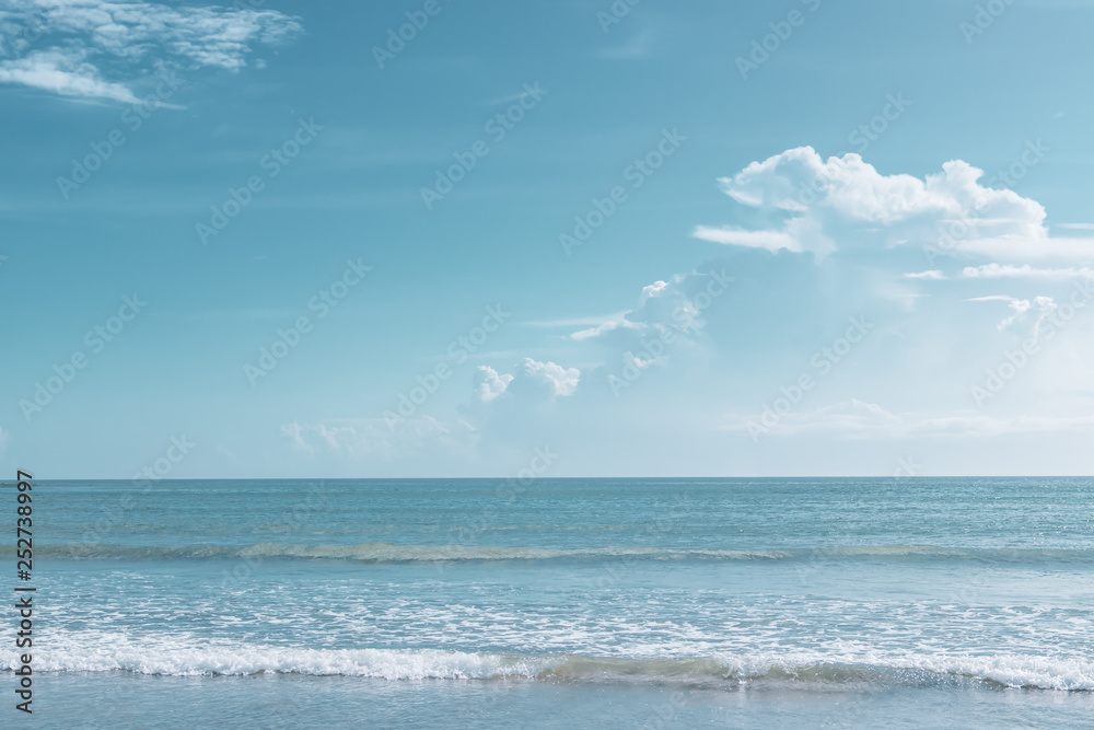 Fototapeta premium (神奈川県ｰ風景)真夏の材木座海岸風景４