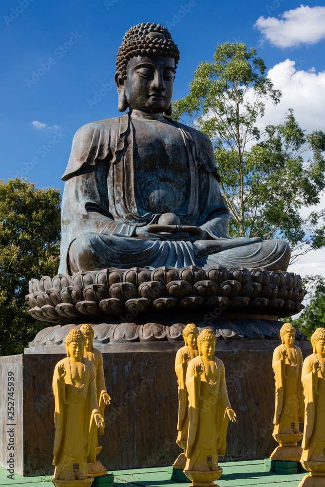 Obraz premium Statue in Buddhist Temple Chen Tien, in the city of Foz do Iguacu, Parana State,the South Region of Brazil.