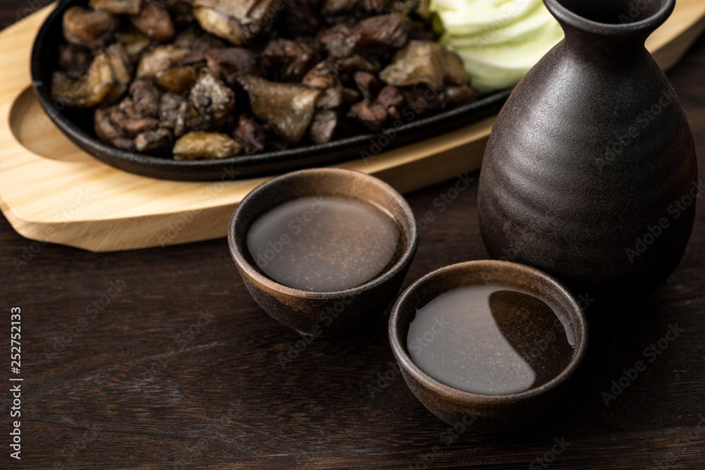 日本酒と地鶏焼き