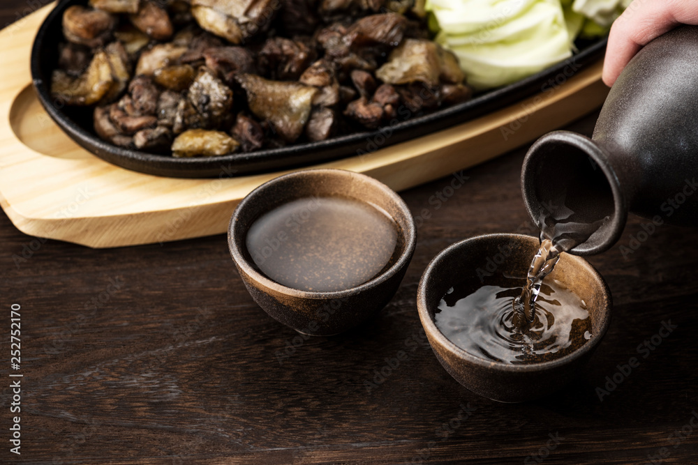 日本酒と地鶏焼き 日本酒と地鶏焼き